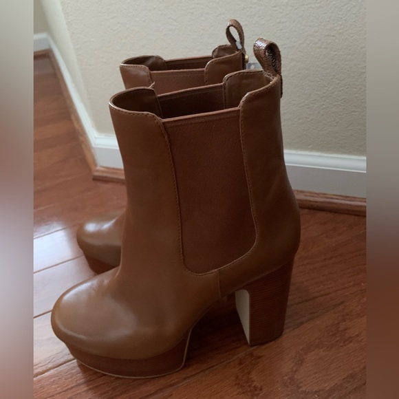 NWT Michael Kors Camel-Brown Leather Platform Chelsea Boots 10 - Picture 10 of 11